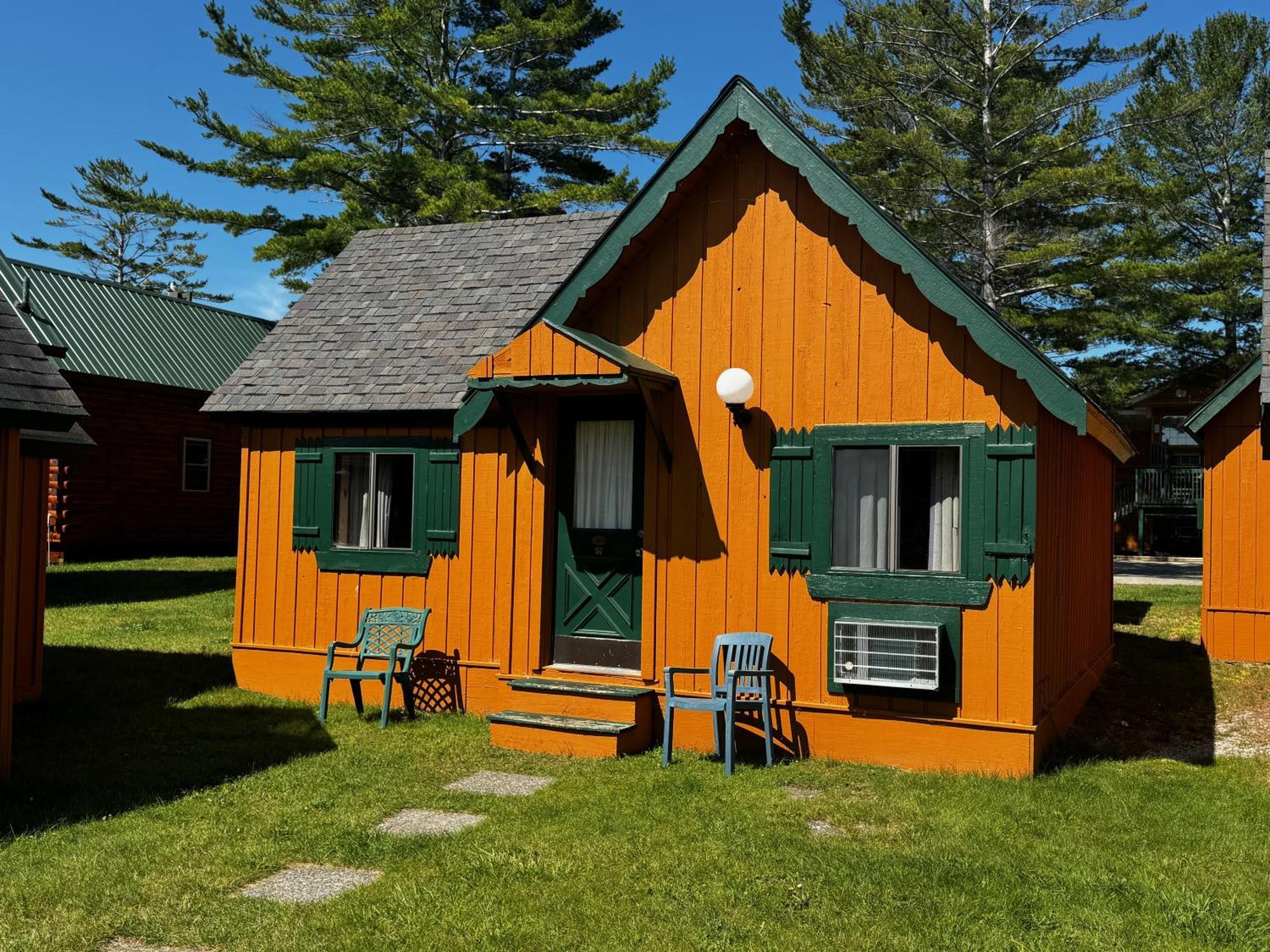 Cabins Of Mackinac & Lodge Mackinaw City Eksteriør billede